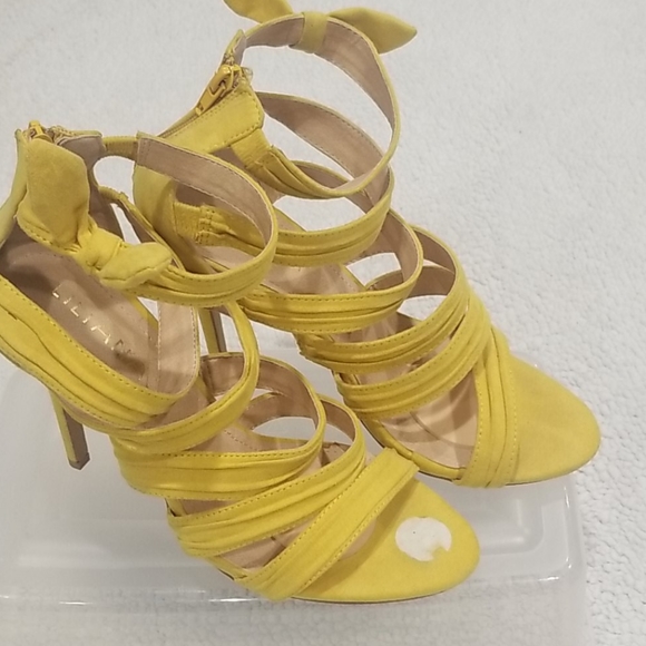 Heels - Picture 3 of 3